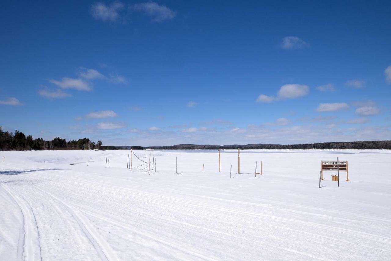 Les Condos Du Lac Taureau- Rooms & Condos Saint-Michel Екстериор снимка